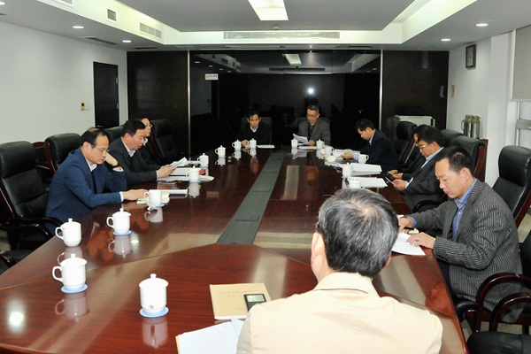 省住房城鄉建設廳黨組書(shū)記顧小平主持召開(kāi)廳黨組會(huì )議，專(zhuān)題學(xué)習黨的十八屆六中全會(huì )精神